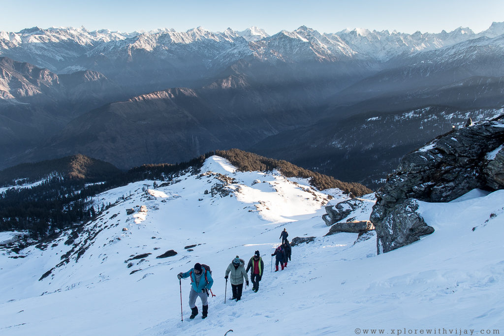 Trekkers_uphill_2